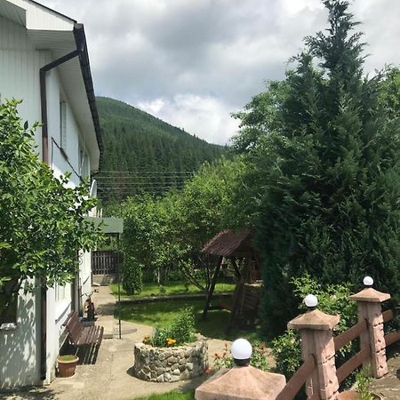 Садиба Диво Квітка Tatariw Exterior foto