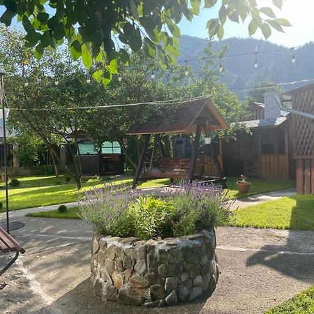 Садиба Диво Квітка Tatariw Exterior foto