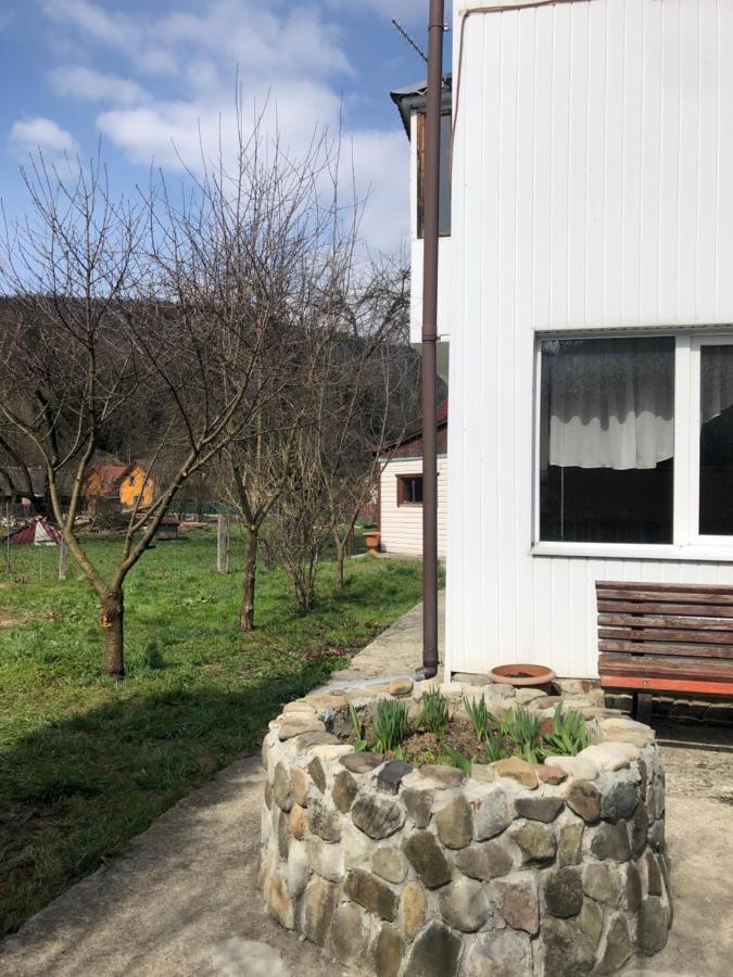 Садиба Диво Квітка Tatariw Exterior foto