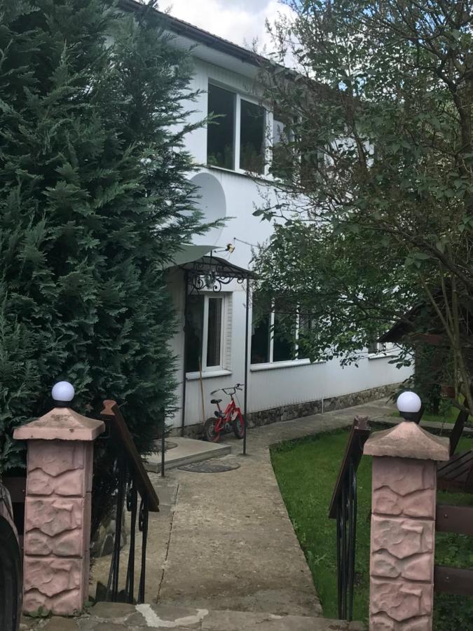 Садиба Диво Квітка Tatariw Exterior foto